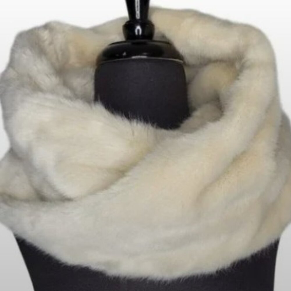 NWT ANN TAYLOR Faux Fur Neck Warmer Ivory Infinity Wrap Scarf
